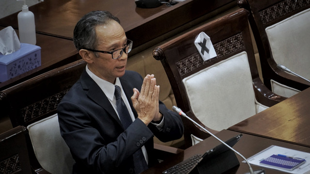 Wakil Menteri Luar Negeri Mahendra Siregar mengikuti uji kepatutan dan kelayakan Calon Ketua Dewan Komisioner OJK di Komisi XI DPR RI, Rabu (6/4/2022). Foto: Jamal Ramadhan/kumparan