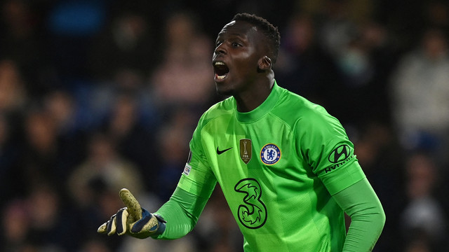 Kiper Chelsea Edouard Mendy saat pertandingan leg pertama babak 16 besar Liga Champions UEFA melawan Lille di stadion Stamford Bridge, London. Foto: Glyn Kirk/ IKIMAGES / AFP