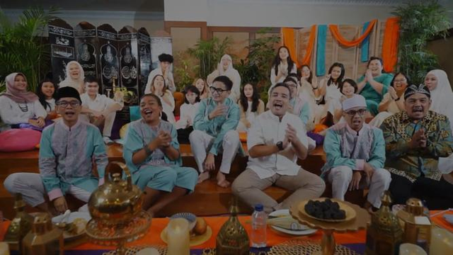 Video klip lagu Selamat Hari Lebaran yang dinyanyikan Project Pop. Foto: YouTube/Project Pop