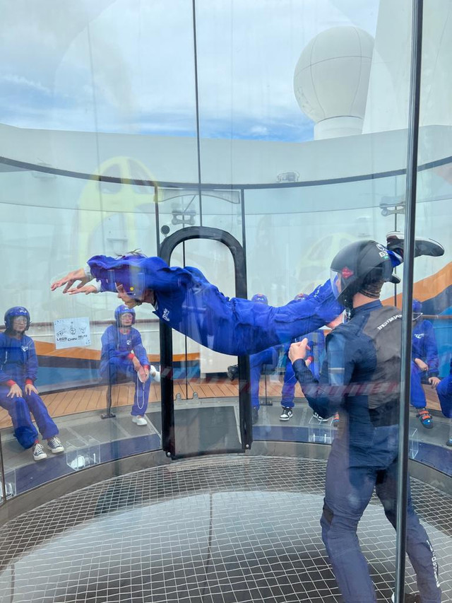 kumparan berkesempatan langsung menjajal wahana menguji adrenalin Ripcord by iFLY di kapal pesiar Spectrum of the Seas. Foto: Gitario Vista Inasis/kumparan
