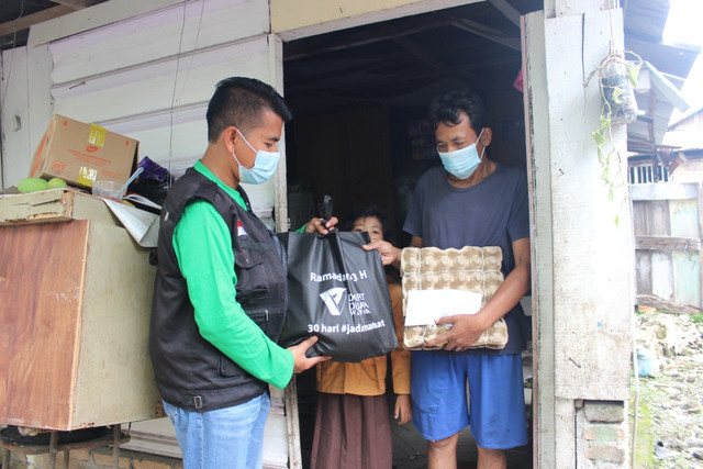 Dompet Dhuafa Waspada telah menyalurkan donasi “Parcel Dhuafa” tahap awal kepada para mustahik. (Sabtu, 9/4)
