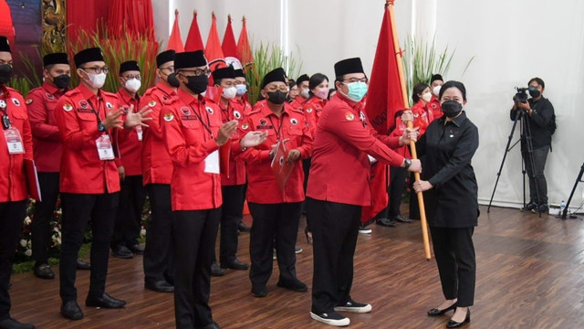 Ketua DPP PDIP Puan Maharani melantik Pengurus Benteng Muda Indonesia, Kamis (17/3/2022). Foto: PDIP