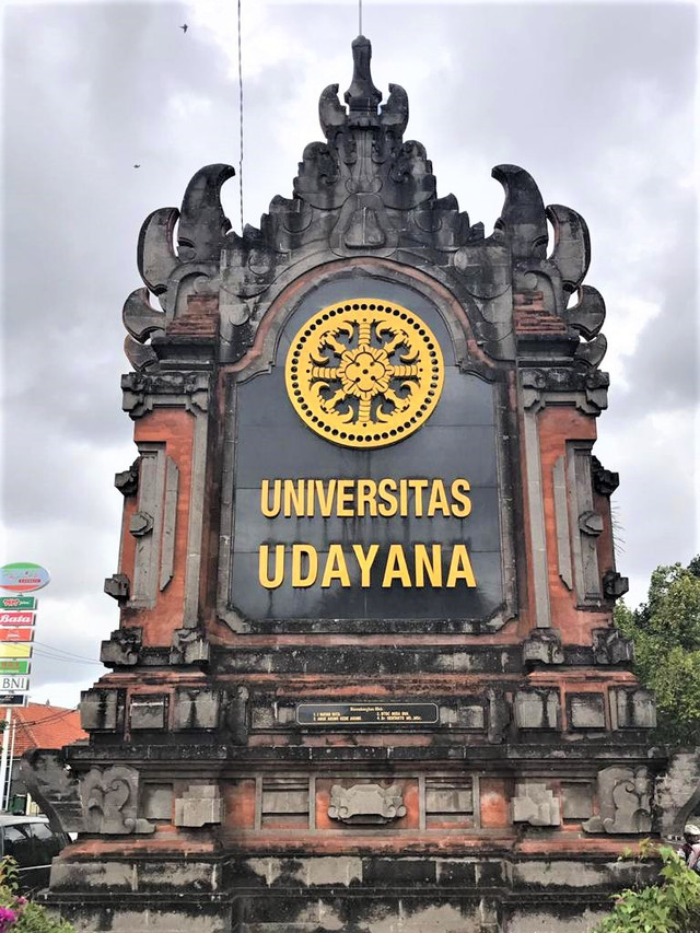 Pintu gerbang kampus Universitas Udayana, Bali - IST