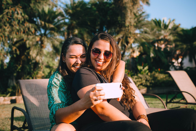 caption sahabat paling uwu Sumber Foto : Unsplash/Helena Lopes
