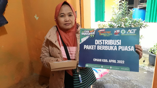 Distribusi Paket Iftar ACT Cimahi di Bulan Ramadhan