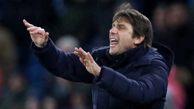 Manajer Tottenham Hotspur Antonio Conte bereaksi saat pertandingan Manchester City vs Tottenham Hotspur di Stadion Etihad, Manchester, Inggris, Sabtu (19/2/2022). Foto: Russell Cheyne/REUTERS
