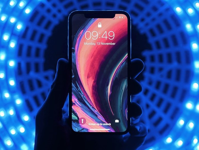 Ilustrasi iPhone. Foto: Unsplash.com/Youssef Sarhan