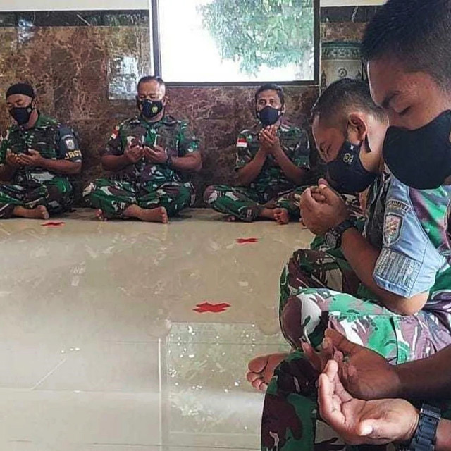 Pangkalan TNI AL Sabang laksanakan sholat ghoib dan doa bersama mengenang prajurit TNI AL yang gugur di Papua. Foto: Instagram/@koarmada_1