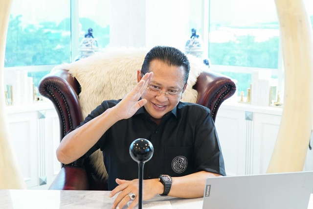 Ketua MPR RI dalam membuka kegiatan Buka Bersama dan Diskusi Pra-Inagurasi ITW pada tanggal 25 April 2022