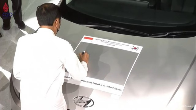 Peluncuran mobil listrik pertama produksi Indonesia Hyundai IONIQ 5. Foto: Youtube/Sekretariat Presiden