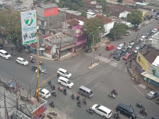 Kepadatan arus lalu lintas di Simpang 3 Blimbing, Kota Malang. Foto: M Sholeh