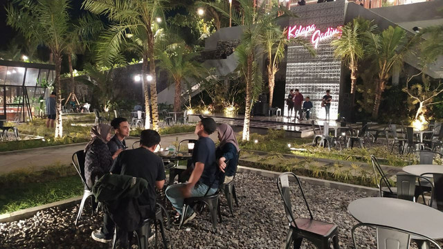 Kelapa Gading Coffee, Mocktail & Eatery, altrernatif tempat ngopi dengan suasana resort bintang lima di Malang, Jawa Timur. Foto/Azmy