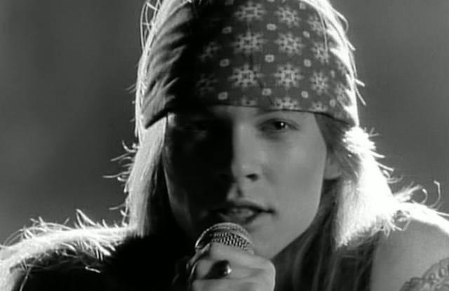 Ilustrasi tangkapan layar video klip Sweet Child O Mine. Foto: YouTube/GunsNRosesVEVO