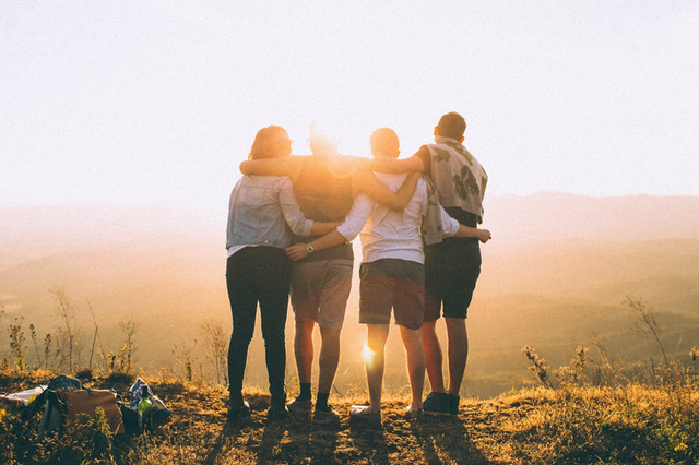 Ilustrasi cerkak bahasa Jawa persahabatan. Foto: unsplash.com/wildlittlethingsphoto