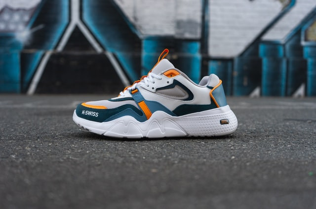 illustrasi cara mengukur ukuran sepatu sendiri. sumber: www.unsplash.com