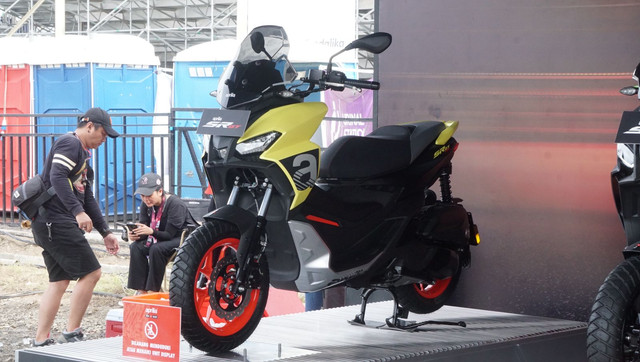 Motor matik adventure Aprilia SR GT 200 mejeng di Sirkuit Mandalika. Foto: Gesit Prayogi/kumparan