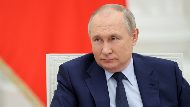 Presiden Rusia Vladimir Putin mengadakan pertemuan dewan pengawas platform Russia-Land of Opportunity di Catherine's Hall of the Kremlin di Moskow, Rusia, Rabu (20/4/2022). Foto: Mikhail TERESHCHENKO/Sputnik/AFP