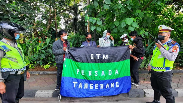 Sebelas anak di bawah umur yang masih berstatus pelajar diamankan Polres Metro Tangerang Kota di Jalan Daan Mogot, Batu Ceper, Kota Tangerang, Senin (11/4). Foto: Dok. Istimewa
