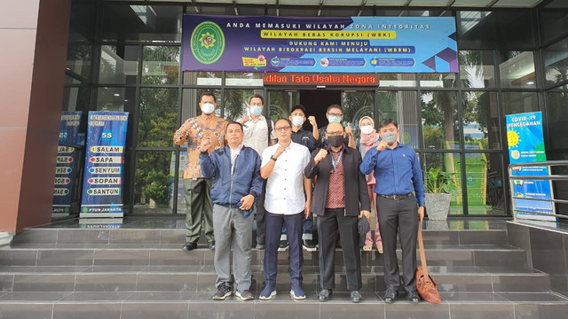 Eks Pegawai KPK Novel Baswedan dkk menghadiri sidang perdana gugatan melawan hukum vs Firli Bahuri dkk di PTUN Jakarta.  Foto: Dok. Ita Khoiriyah