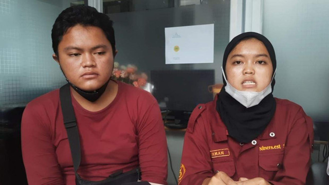 Dua kerabat Ujang Sarjana, Kurnialih dan Ade Karnafi bersama dengan Kuasa hukum Ujang Sarjana, Rahman. Foto: Dok. Istimewa