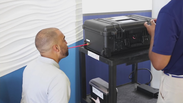 InspectIR COVID-19 Breathalyzer, alat deteksi COVID-19 lewat napas. Foto: InspectIR Systems via YouTube