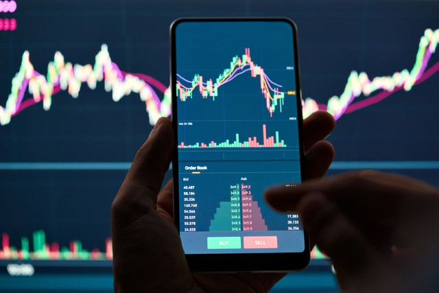 Ilustrasi trading. Foto: Shutterstock
