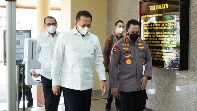 Ketua MPR RI sekaligus Kepala Badan Hubungan Penegakan Hukum, Keamanan, dan Pertahanan KADIN Indonesia Bambang Soesatyo bertemu Kapolri Jenderal Listyo Sigit Prabowo di Mabes Polri, Selasa (8/3). Foto: Dok. Istimewa