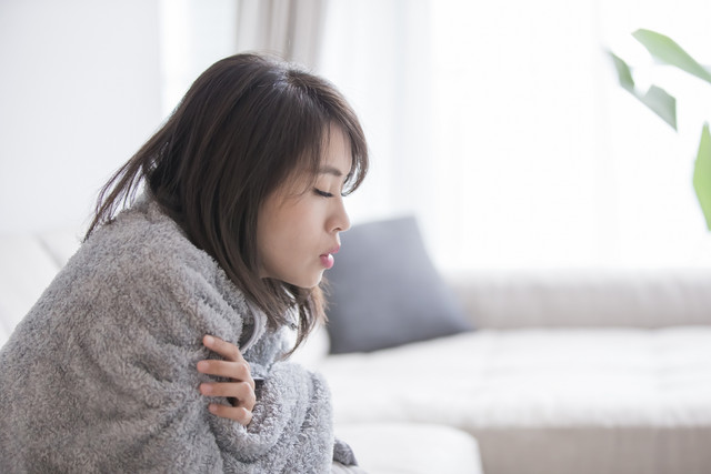 Ilustrasi wanita tidak enak badan. Foto: aslysun/Shuttterstock