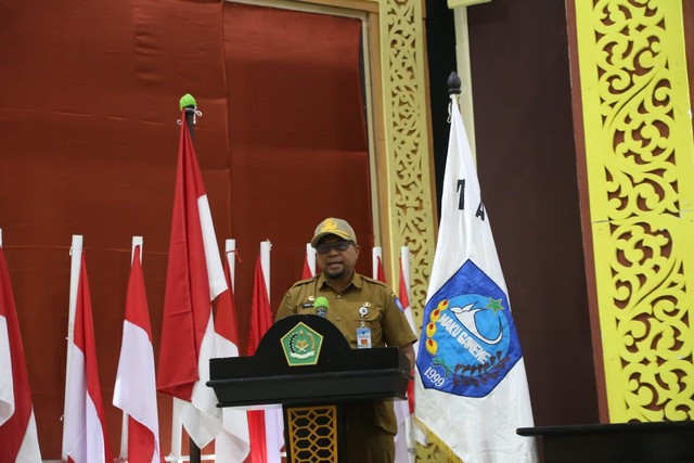 Sekretaris Daerah (Sekda) Kota Ternate, Jusuf Sunya, saat memberi sambutan di Latsar CPNS 2020. Foto: Istimewa