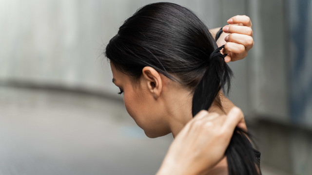 Ilustrasi wanita dikuncir. Foto: NFstock/Shutterstock