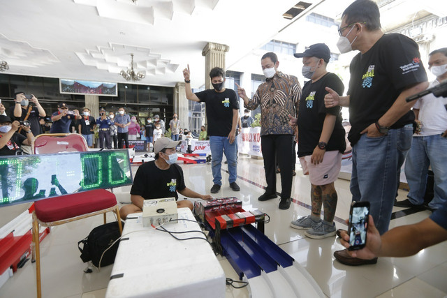 Wali Kota Semarang Hendrar Prihadi menyelenggarakan ajang 'Wali Lota Semarang Mini 4WD Race 2022' di hall Balai Kota Semarang, Minggu (20/3). Foto: Dok. pemkot semarang