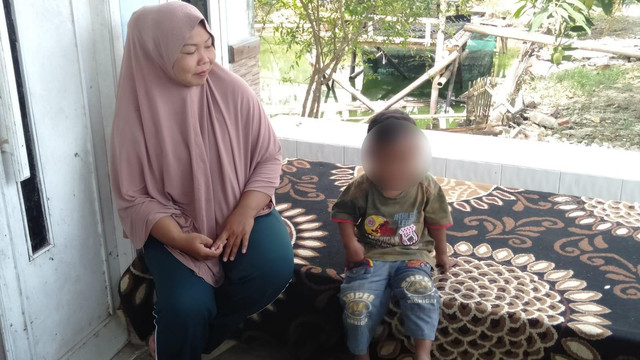 Bocah di Bekasi memiliki kebiasaan makan kertas, kardus hingga styrofoam. Foto: Dok. Istimewa