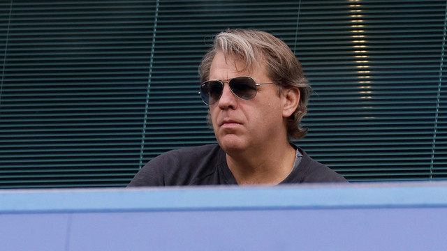 Pemilik baru Chelsea Todd Boehly terlihat di tribun sebelum pertandingan Chelsea vs Wolverhampton Wanderers di Stamford Bridge, London, Inggris, Sabtu (7/5/2022). Foto: Action Images via Reuters/Andrew Couldridge