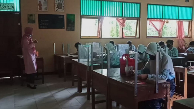 Ilustrasi: Pembelajaran tatam muka di salah satu sekolah di Kabupaten Blora. (foto: dok istimewa)