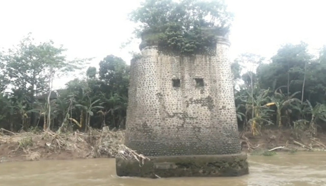 Pondasi Tiang Jembatan Kalikuto Lama. Sumber Foto : Dokumentasi Pribadi