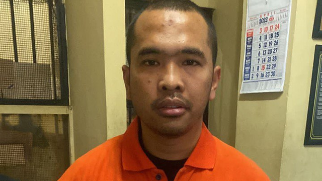 Putra Siregar usai ditangkap dan memakai baju oranye. Foto: Dok. Istimewa