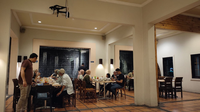 Foto ilustrasi buka puasa bersama keluarga (sumber: Dokumentasi Pribadi)