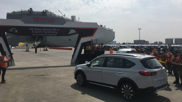 PT Honda Prospect Motor melepas sejumlah unit ekspor All New BR-V ke sejumlah negara di Pelabuhan Tanjung Priok, Rabu (16/3/2022). Foto: Sena Pratama/kumparan