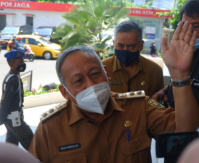Wakil Wali Kota Bandar Lampung Deddy Amarullah saat diwawancarai soal kelanjutan terhadap polemik Bakso Sony, Selasa (12/10) | Foto : Sidik Aryono/ Lampung Geh