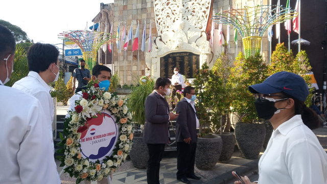 Tamu undangan dan warga mulai berkumpul di Ground Zero Kuta - WIB