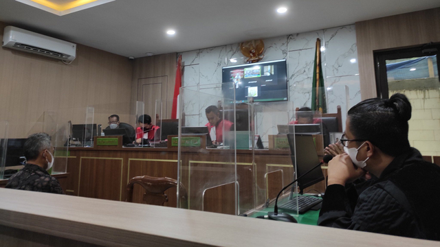 Sidang pendiri Pasar Muamalah, Zaim Saidi, di PN Depok. Foto: Twitter/@AlghifAqsa
