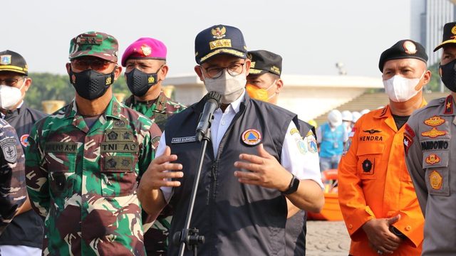 Gubernur DKI Jakarta, Anies Baswedan Pimpin Apel Kesiapsiagaan Menghadapi Musim Hujan di Monumen Nasional (Monas). Foto: Dok: Pemprov DKI Jakarta