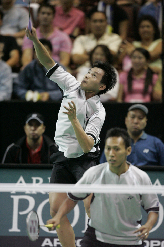 Ganda putra Indonesia Sigit Budiarto bersama pasangannya Chandra Wijaya saat pertandingan Kejuaraan Dunia IBF di arena Arrowhead Pond CA, pada 21 Agustus 2005. Foto: GERARD BUrkhart / AFP