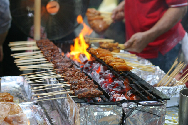 Kuliner malam di Singapura. Foto: Shutterstock.