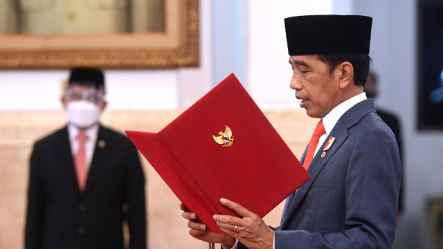 Presiden Joko Widodo melantik Dewan Pengarah Badan Riset dan Inovasi Nasional (BRIN), di Istana Negara, Jakarta, Rabu (13/10). Foto: Lukas/Biro Pers Sekretariat Presiden