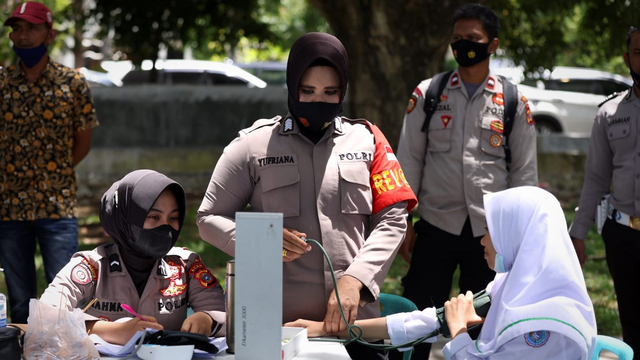 Vaksinasi massal di Lapangan Blang Padang Banda Aceh. Foto: Abdul Hadi/acehkini