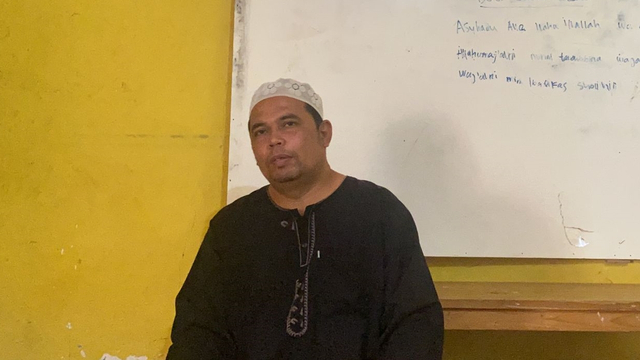 Eks Pegawai KPK Harun Al Rasyid saat ditemui di pesantrennya di Bogor.  Foto: kumparan