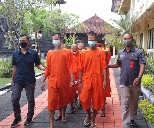Para pelaku yang terlibat peredaran narkoba saat berada di Polresta Denpasar - KAD