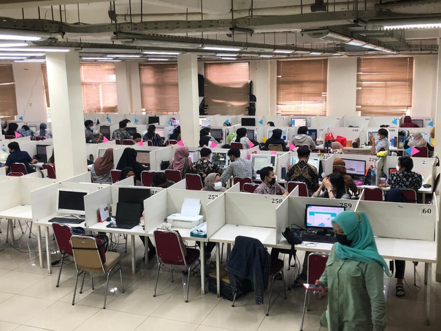 Suasana Penggerebekan Pinjol Ilegal di Jakarta Barat. Foto: Dok. Istimewa