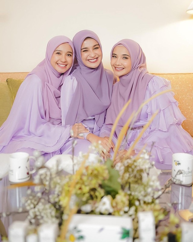 Shireen Sungkar, Laudya Cynthia Bella, dan Zaskia Sungkar. [foto: Instagram @zaskiasungkar15]